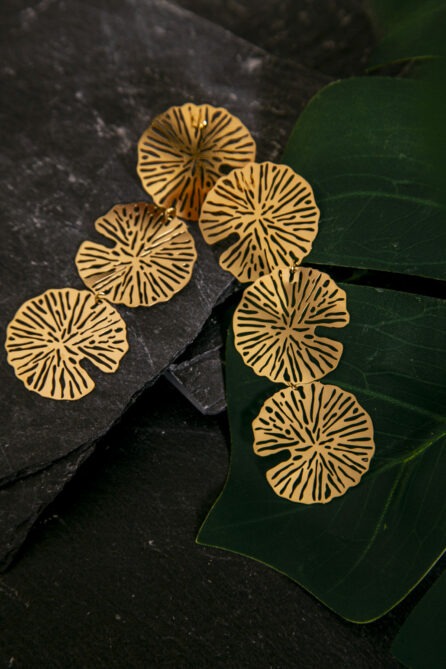 Gold-colored zinc alloy earrings