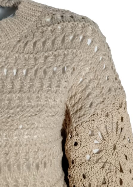 Maglione Beige Traforato Manica in Pizzo - immagine 4